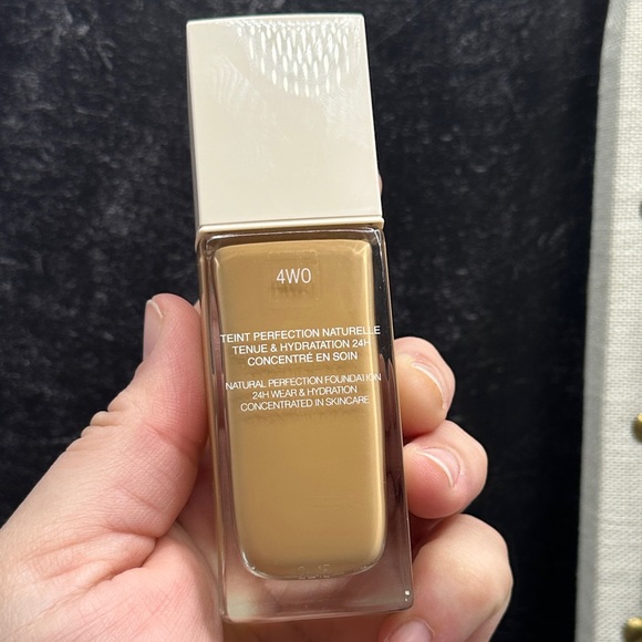 Dior Forever Natural Nude Foundation - Tan 4W0 - 30 ML / 1 Fluid Ounce - Picture 5 of 9